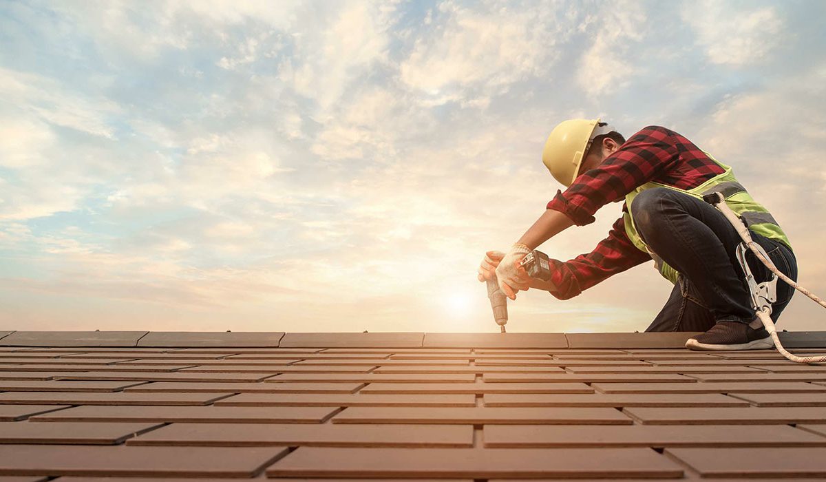 woodbridge roofing contractor working