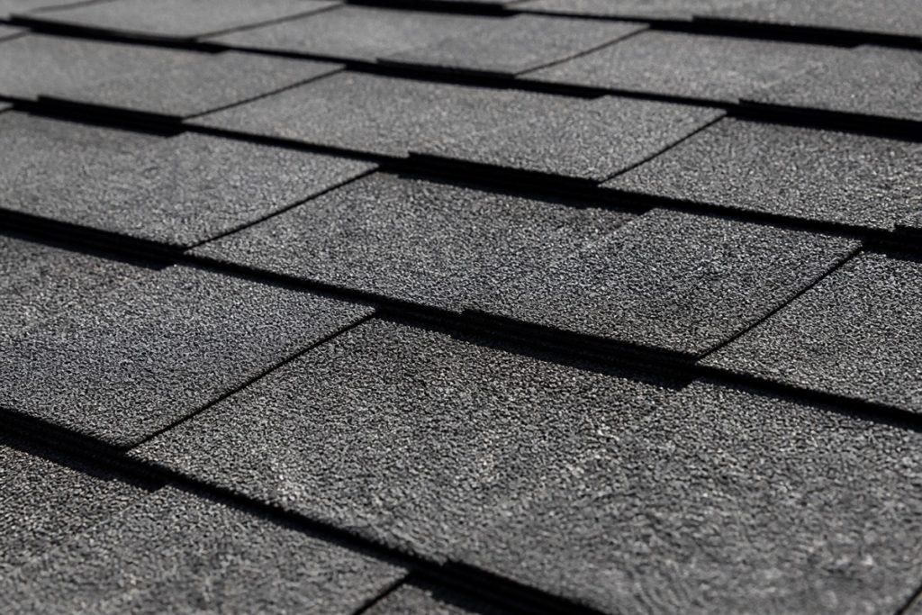 How long do architectural shingles last: close-up of dimensional asphalt shingle layers